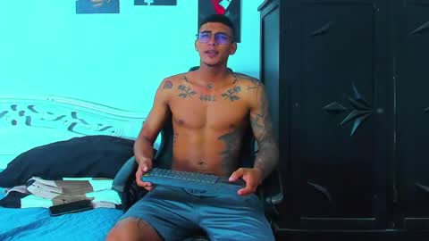 oliver_smith_2 online show from June 6, 2:44 pm