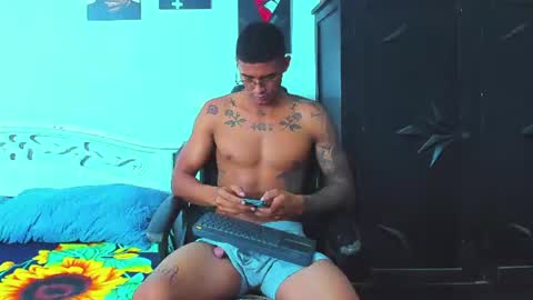 Snapshot of oliver_smith_2 chatting on June 26, 3:38 pm oliver_smith_2 online show from June 26, 3:38 pm