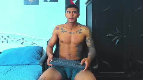 Snapshot of oliver_smith_2 chatting on August 1, 12:48 pm oliver_smith_2 online show from August 1, 12:48 pm