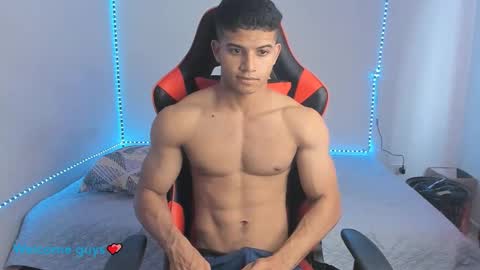 Snapshot of oliver_thompsson chatting on December 17, 1:16 pm oliver thompsson online show from December 17, 1:16 pm