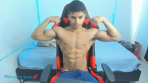 Snapshot of oliver_thompsson chatting on January 28, 6:39 pm oliver thompsson online show from January 28, 6:39 pm