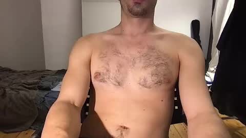 Snapshot of oliverbisbis1 chatting on October 4, 12:08 am oliverbisbis1 online show from October 4, 12:08 am