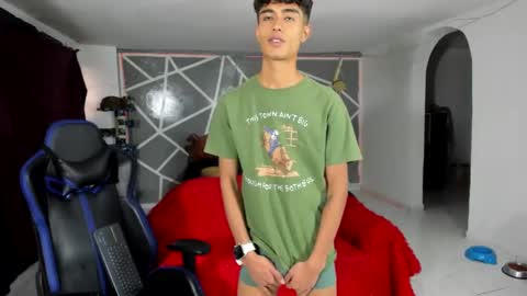 Snapshot of oliverhot2005 chatting on January 31, 6:25 pm oliverhot2005 online show from January 31, 6:25 pm