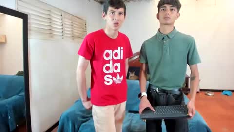 Snapshot of oliverhot2005 chatting on February 8, 7:49 pm oliverhot2005 online show from February 8, 7:49 pm