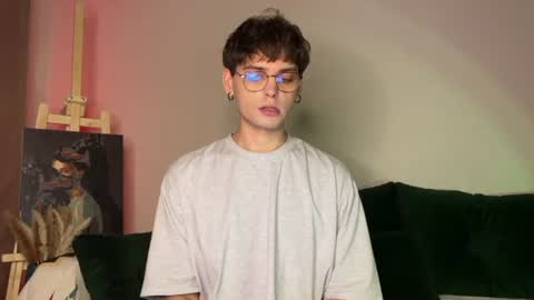 Snapshot of oliverlawrence chatting on June 13, 8:18 pm oliverlawrence online show from June 13, 8:18 pm