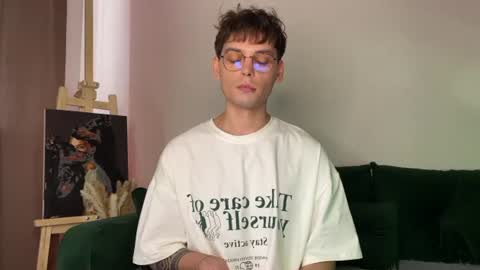 Snapshot of oliverlawrence chatting on June 27, 12:33 pm oliverlawrence online show from June 27, 12:33 pm