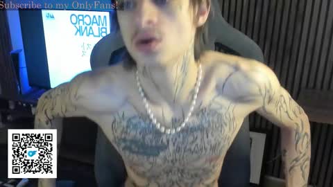 Snapshot of oliverrgroove chatting on February 1, 2:26 pm oliverrgroove online show from February 1, 2:26 pm