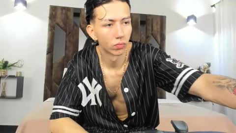 oliverthompson_01 online show from September 11, 12:05 pm