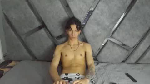 oliverthompson_01 online show from October 7, 7:05 am