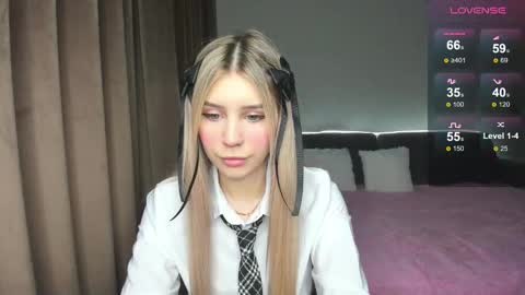 Snapshot of olivia1taylor chatting on December 5, 6:11 am Olivia online show from December 5, 6:11 am