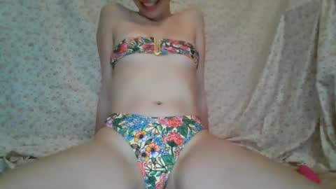 olivia2739 online show from May 9, 9:53 pm