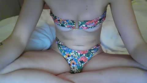 olivia2739 online show from May 12, 9:12 pm