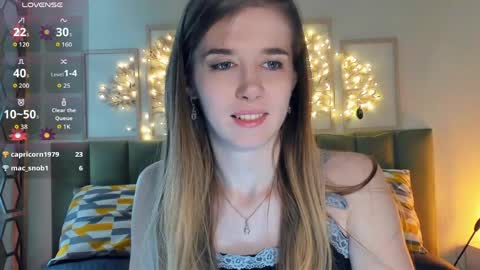 Snapshot of olivia_7 chatting on May 6, 4:45 pm Olivia online show from May 6, 4:45 pm