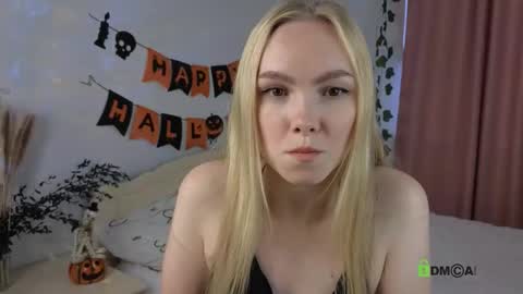 Snapshot of olivia_888 chatting on October 19, 8:59 am olivia_888 online show from October 19, 8:59 am