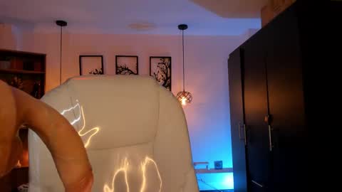 Olivia online show from January 23, 7:00 am