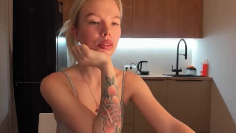 Olivia 3 online show from January 5, 9:47 pm