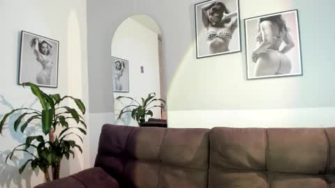 Olivia Collins online show from May 21, 12:34 pm