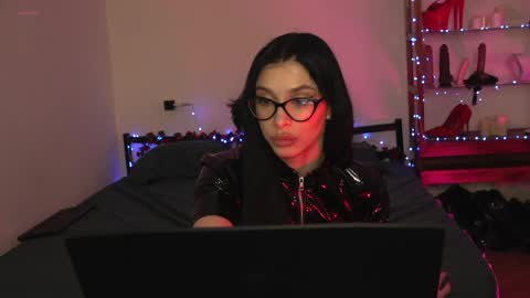 Olivia Faye online show from March 25, 4:13 pm