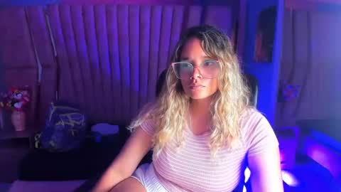 Snapshot of olivia_fox69 chatting on January 14, 3:01 am OLIVIA online show from January 14, 3:01 am