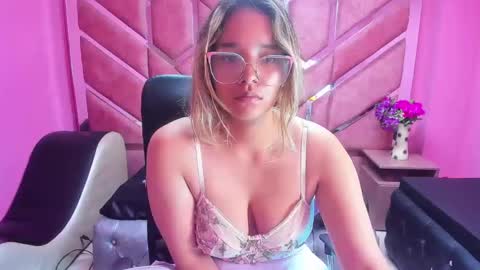Snapshot of olivia_fox69 chatting on January 26, 3:48 am OLIVIA online show from January 26, 3:48 am