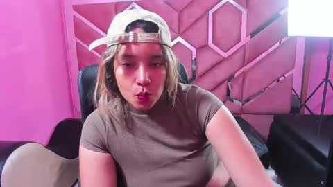 Snapshot of olivia_fox69 chatting on February 2, 3:32 am OLIVIA online show from February 2, 3:32 am