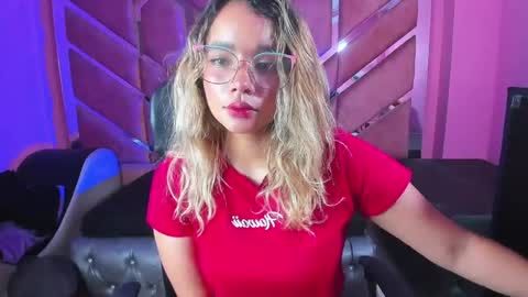 Snapshot of olivia_fox69 chatting on February 20, 3:45 am OLIVIA online show from February 20, 3:45 am