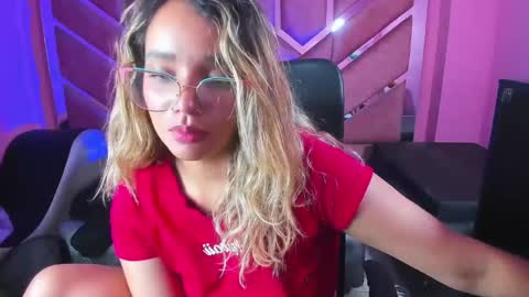 Snapshot of olivia_fox69 chatting on February 20, 6:50 am OLIVIA online show from February 20, 6:50 am