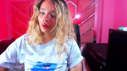 Snapshot of olivia_fox69 chatting on February 26, 3:10 am OLIVIA online show from February 26, 3:10 am