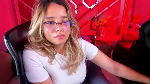 Snapshot of olivia_fox69 chatting on September 18, 3:30 am OLIVIA online show from September 18, 3:30 am