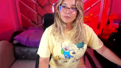 Snapshot of olivia_fox69 chatting on September 19, 2:35 am OLIVIA online show from September 19, 2:35 am