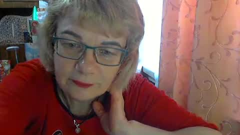 Snapshot of olivia_mia25 chatting on April 28, 8:41 am Olivia Mia online show from April 28, 8:41 am