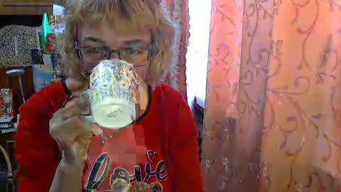 Snapshot of olivia_mia25 chatting on April 29, 9:46 am Olivia Mia online show from April 29, 9:46 am