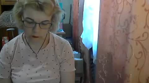 Snapshot of olivia_mia25 chatting on May 8, 8:41 am Olivia Mia online show from May 8, 8:41 am