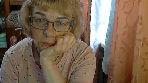 Snapshot of olivia_mia25 chatting on May 11, 7:47 am Olivia Mia online show from May 11, 7:47 am