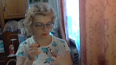 Olivia Mia online show from June 15, 7:43 am