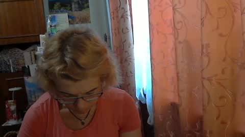 Olivia Mia online show from June 16, 8:39 am