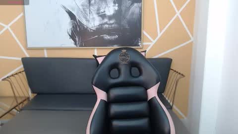 Olivia online show from February 5, 8:13 pm