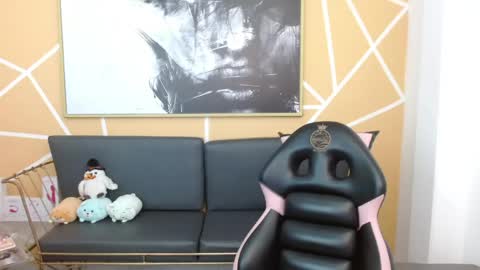 Olivia online show from May 7, 8:14 pm