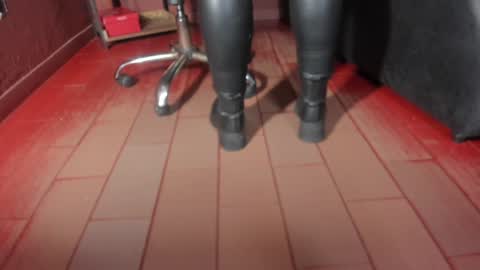   online show from January 12, 1:05 pm