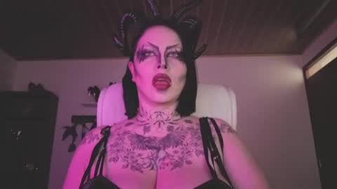   online show from November 4, 12:48 pm