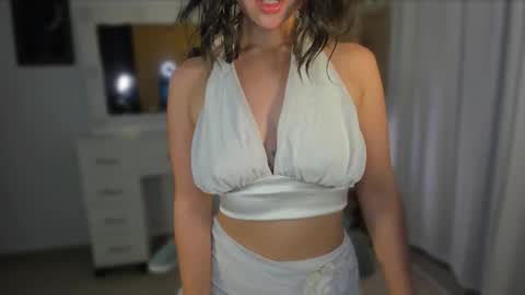 Snapshot of olivia_xd_ chatting on January 10, 7:43 am Olivia online show from January 10, 7:43 am