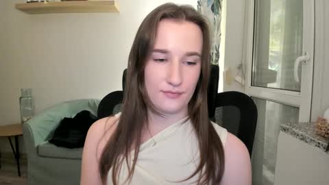 Snapshot of oliviaaa2003 chatting on January 14, 10:23 pm Oliwiaa2004 online show from January 14, 10:23 pm