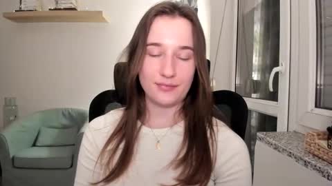 Snapshot of oliviaaa2003 chatting on March 2, 9:43 pm Oliwiaa2004 online show from March 2, 9:43 pm