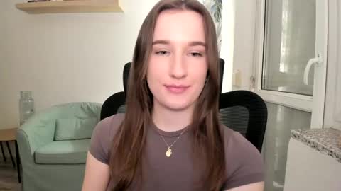 Snapshot of oliviaaa2003 chatting on March 6, 10:26 pm Oliwiaa2004 online show from March 6, 10:26 pm