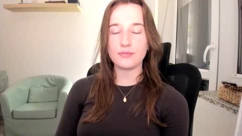 Snapshot of oliviaaa2003 chatting on September 14, 4:39 pm Oliwiaa2004 online show from September 14, 4:39 pm