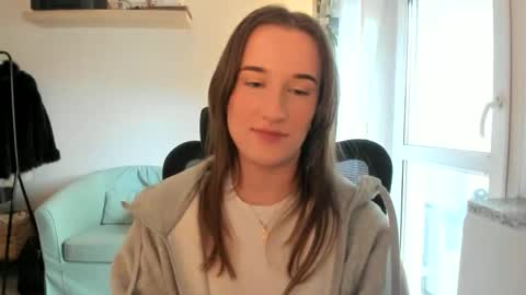 Snapshot of oliviaaa2003 chatting on April 10, 12:43 pm Oliwiaa2004 online show from April 10, 12:43 pm