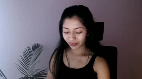 oliviaaa__ online show from April 28, 4:23 pm
