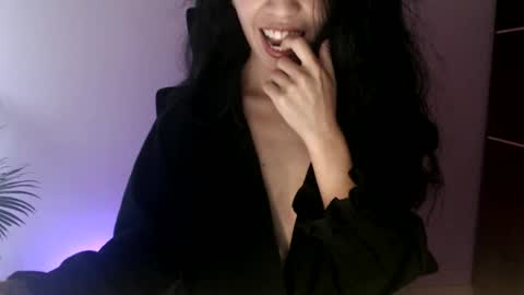 oliviaaa__ online show from June 4, 4:24 pm