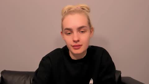 oliviaBeauty online show from February 23, 6:49 pm