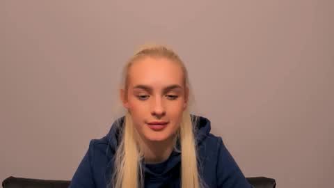 oliviaBeauty online show from February 24, 9:02 pm